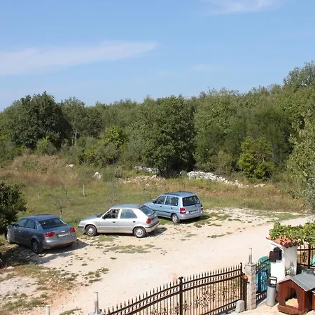 With A Parking Space Valica, - 7122 * 우마그